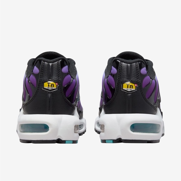 Nike Air Max Plus
Men's/Shoes/Casual Sneakers - Picture 4 of 6
